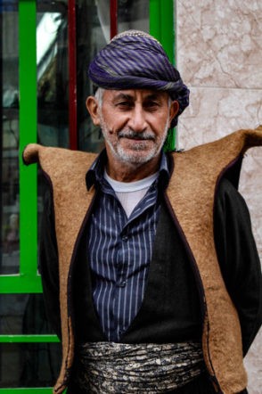 イランのクルディスタン州ホウラマン地方の男性