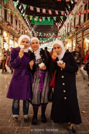 イスラム女性 ヒジャブ