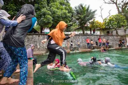 インドネシア女性　イスラム女性の水着