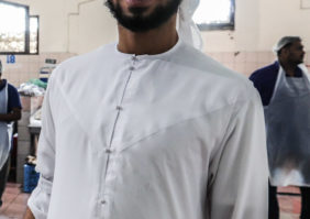 UAE男性の民族衣装カンドゥーラ