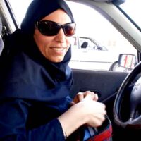 イランの女性タクシー運転手
