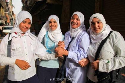イスラム教の女性の写真　エジプトの女子学生のしゃs