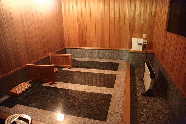 断食道場「やすらぎの里」伊豆・高原館の岩盤浴