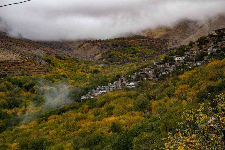 イランのクルディスタン州ホウラマン地方の村