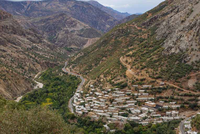 イランのクルディスタン州ホウラマン地方の村