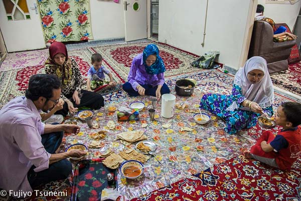 Iran family イランの家庭