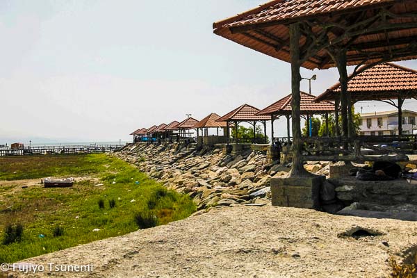 バンダルトルカマンのカスピ海　イラン　クルドコイ　バンダルトルカマンのトルクメニスタン衣装小屋 Iran Kordkuy