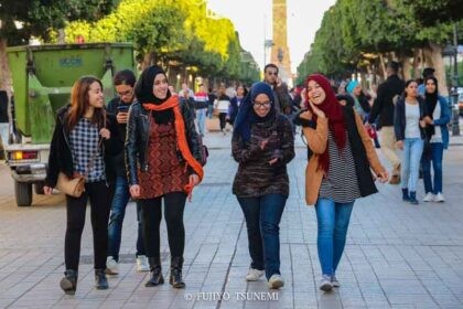 チュニジアの女性　チュニス