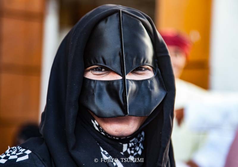 ブルカ　イスラム教の女性 burqa
