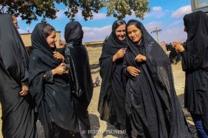 イラン女性　チャドル