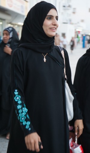 イスラム教徒女性のアバヤ abaya