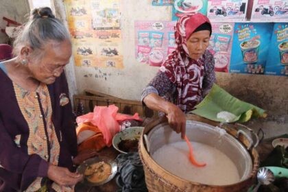 インドネシアのおかゆ　インドネシア　ボロブドゥール