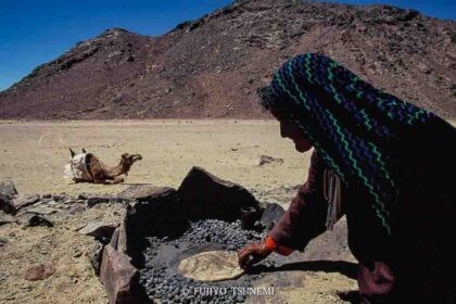 砂漠の遊牧民　desert nomad 　砂漠のパン