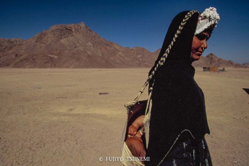 砂漠の遊牧民　Desert Nomad