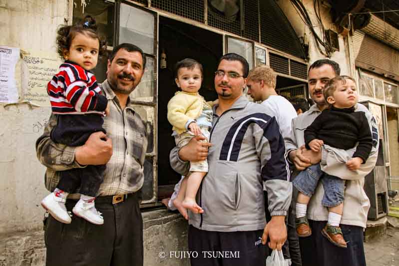 イスラム教の親子　シリアの親子　シリア人男性　syria family