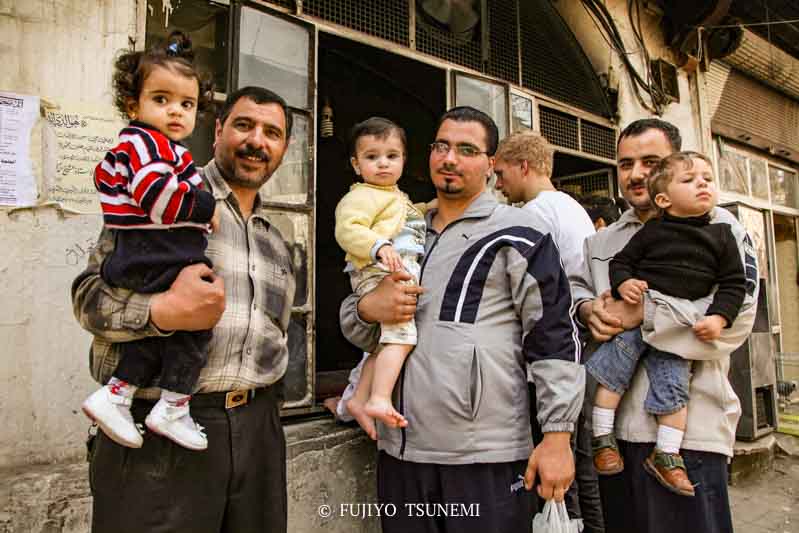 シリアの親子　syrian family