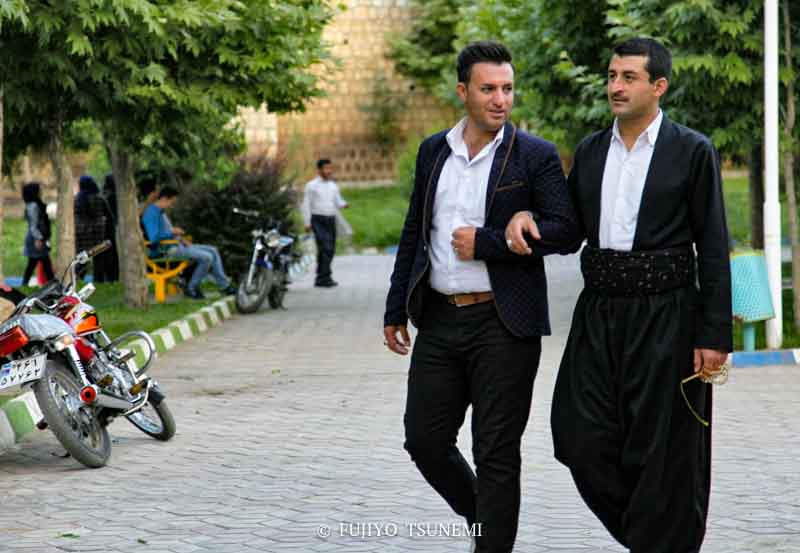 イランの民族衣装　クルド人の民族衣装 iran man wear 