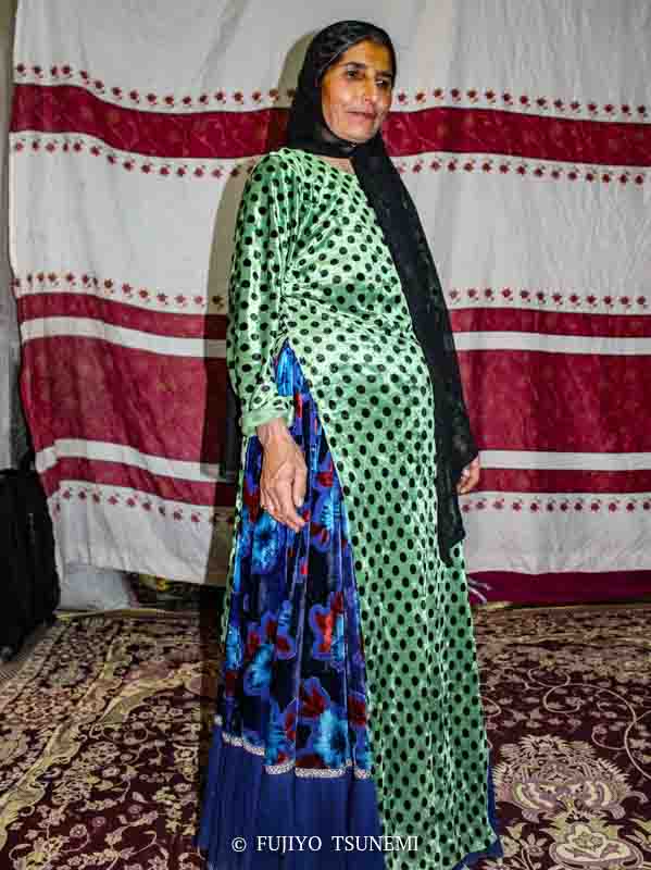 イランの民族 衣装　iran woman wear
