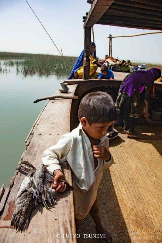 パキスタンの船上家族　船上家屋　pakistan boat family