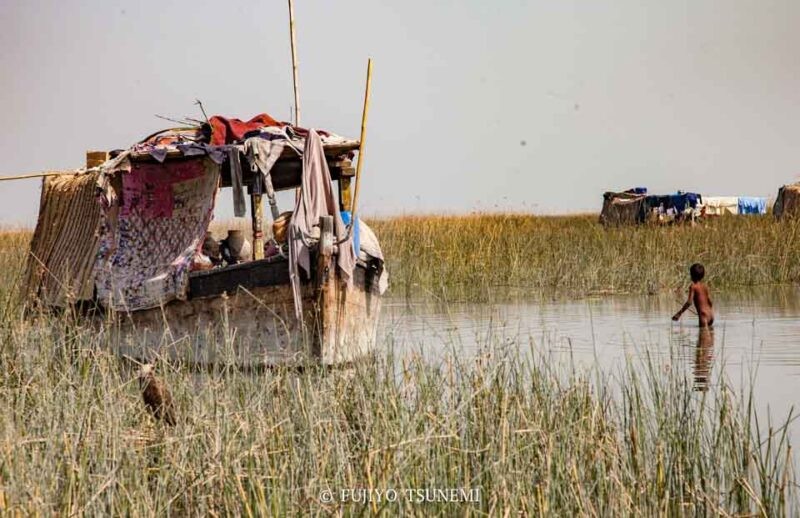 パキスタンの船上家族　船上家屋　pakistan boat family