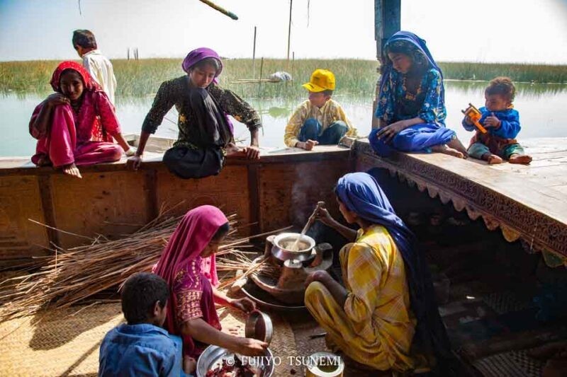 パキスタンの船上家族　船上家屋　pakistan boat family