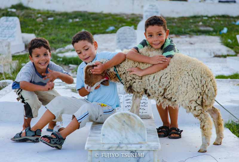 チュニジアの子ども　tunisian boy