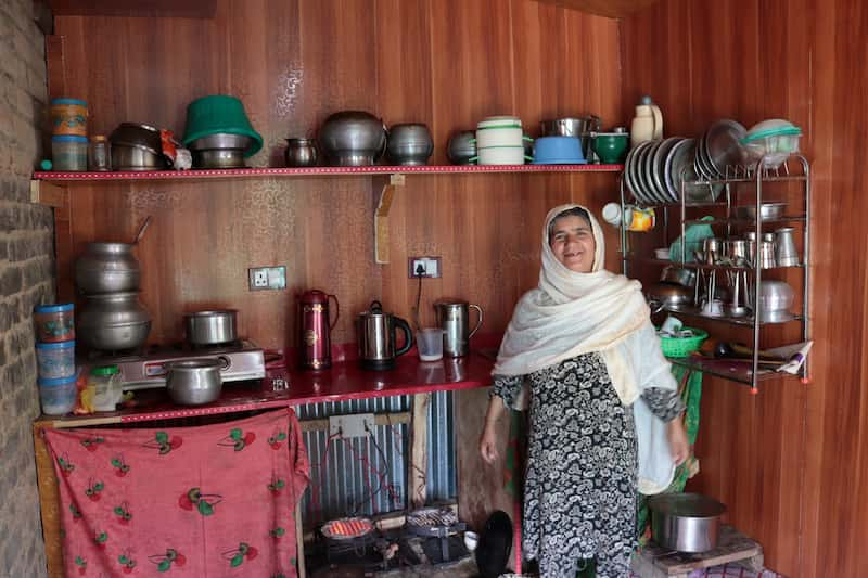 シュリーナガルの湖上の家　　srinagar house 