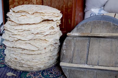 Iran-kitchen-Lol-tribe　イランのロル族　イランのパン