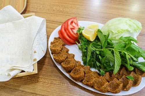 トルコ料理　チーキョフテ