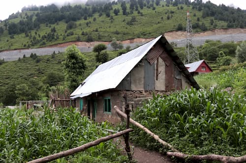 カシミール地方ソナマルグの村と家