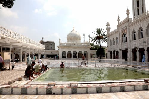 パキスタン・イスラマバードの聖者廟Darbar Golra Sharif