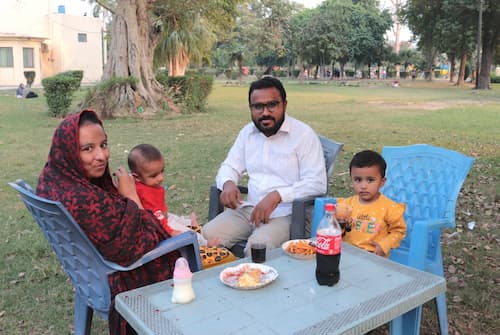 Faisalabad-Jinnah Gardens　パキスタン女性　ファイサラバード