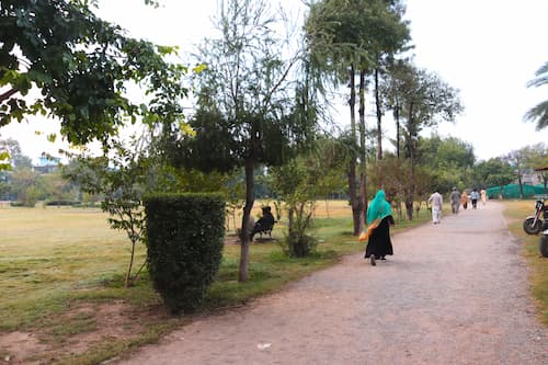 Rawalpindi-Liaquat Bagh　ラーワルピンディの公園リヤカット・バーグ