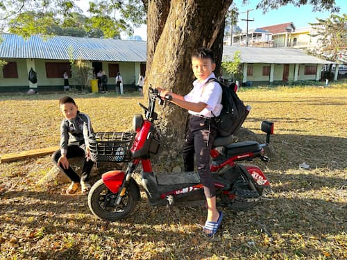 ラオスの学校　Laos school