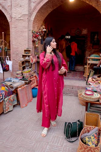 pakistan woman dress shalwar-kameez パキスタン女性の服装　シャルワール・カミーズ