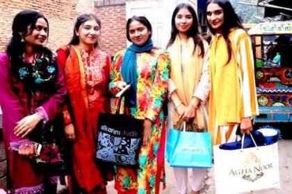 pakistan woman dress shalwar-kameez パキスタン女性の服装　シャルワール・カミーズ