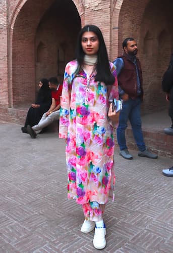 pakistan woman dress shalwar-kameez パキスタン女性の服装　シャルワール・カミーズ