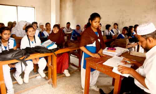 bangladesh-school-girls　バングラデシュの学校の女子生徒。