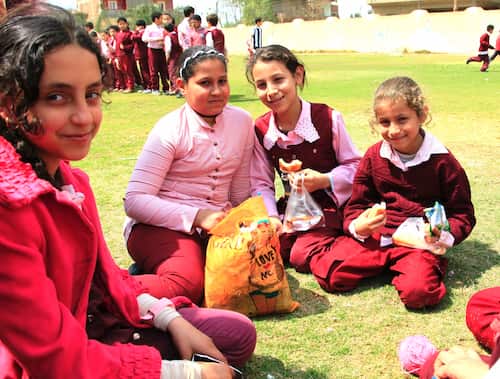 Egypt-school-lunch　エジプトの小学校の昼食休憩