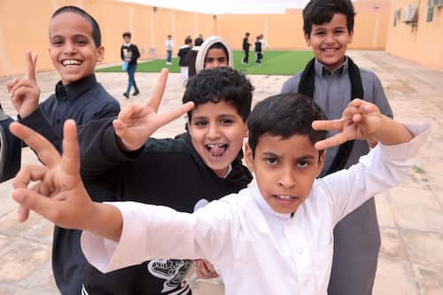 saudiarabia-school-lunch サウジアラビアの学校の男の子