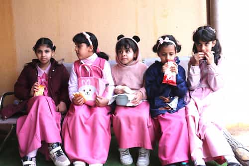 saudiarabia-school-lunch サウジアラビアの学校の女の子