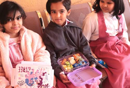 Saudiarabia-school-lunch　サウジアラビアの小学校の昼食休憩