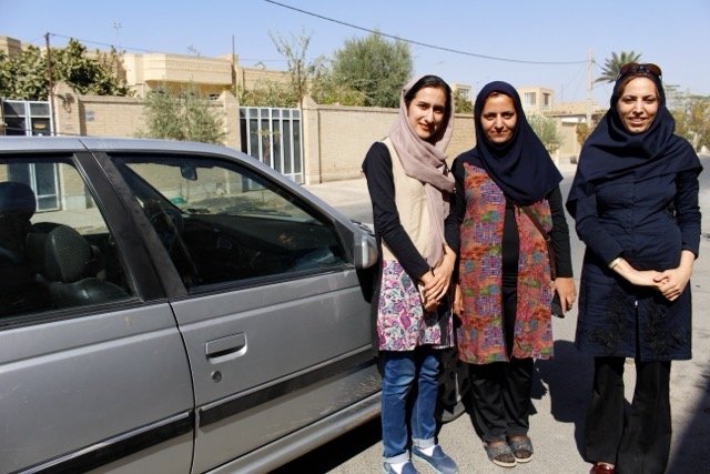 イランの女性タクシー運転手